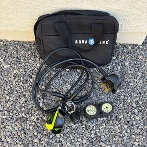 U.S. Divers Aqua Lung Scuba Regulator Set with Pivot Console and Bag